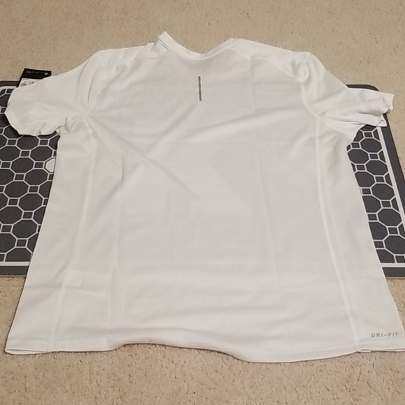 Nike Shirt - Picture 4 of 4